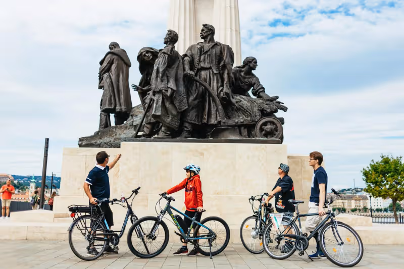 E-Bike Guided Tour and Castle Hill